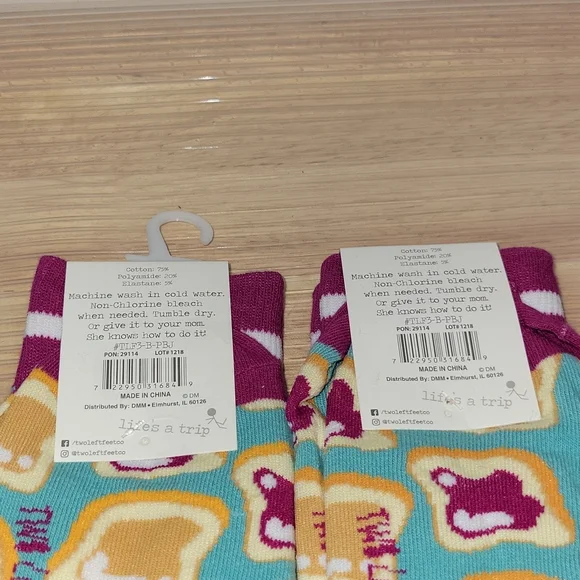 NWT peanut butter and jelly socks unisex (Lot of 2 Pairs) - Picture 3 of 3